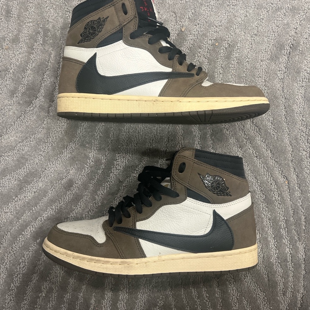 Jordan 1 x Travis Scott